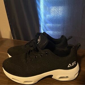 Airwalk Black and White Athletic Shoes with Mesh Upper